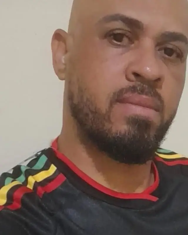 Adriano, de Santo Estêvão, com a camisa que comprou na Astro